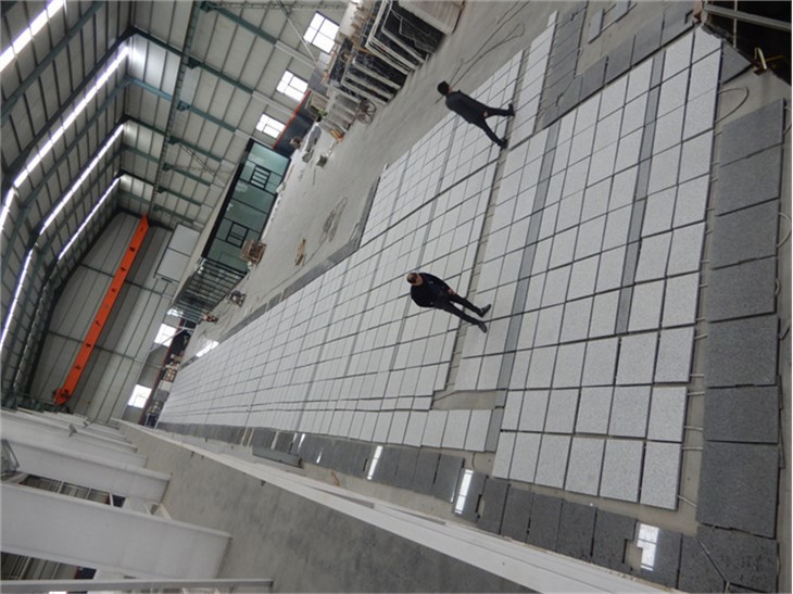 Labākās ārējās grīdas flīzes