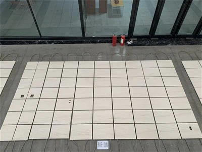 Kaļķakmens flīžu vannas istabas grīda